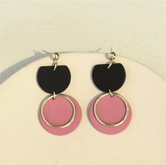 Round Tow Tiered Dangle Earrings in Black, Pink, and Gold - Delicate Acrylic - Picture 2 of 8